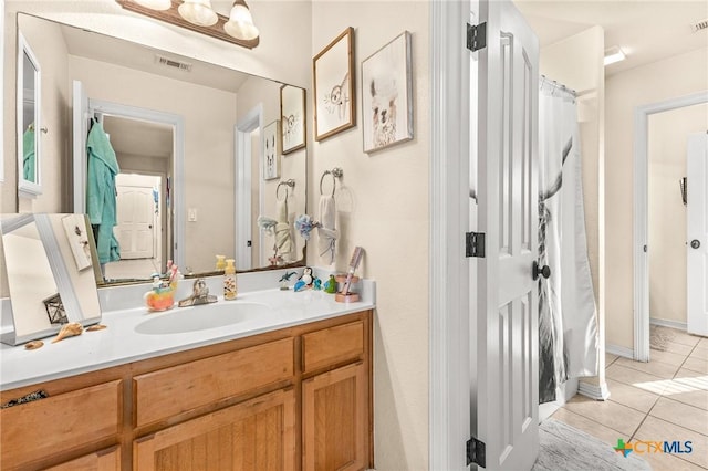 846 Thomas St, Copperas Cove, TX 76522 - full bathroom featuring tile patterned floors, vanity, and curtained shower