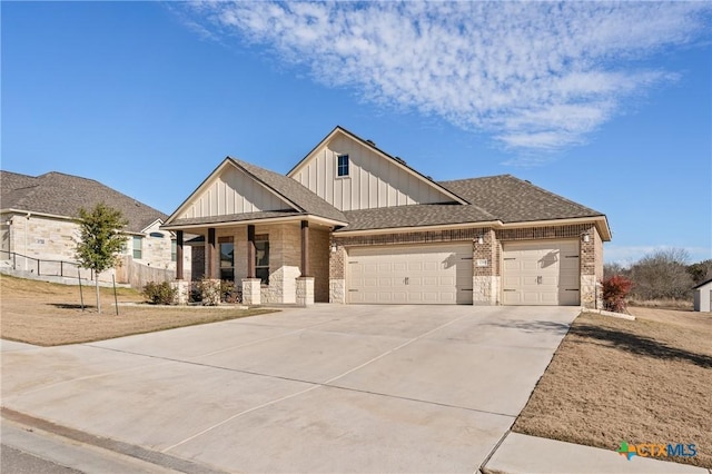 view of front facade featuring a garage and a front yard