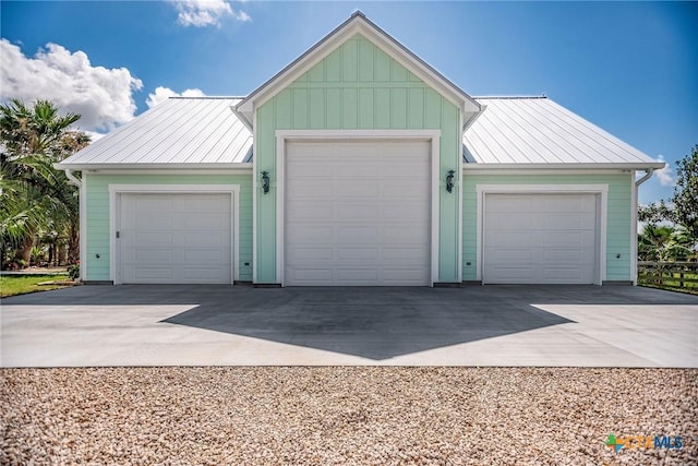 24135 State Highway 172, Port Lavaca, TX 77979 - view of garage