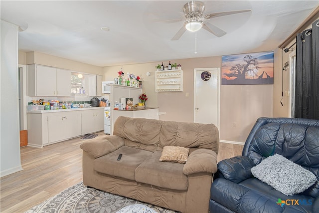 living room featuring light hardwood / wood-style floors and ceiling fan