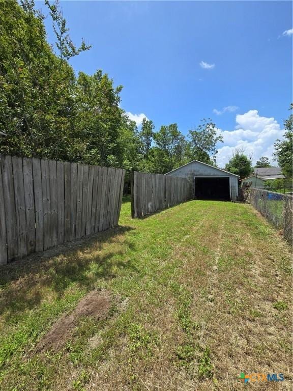 206 Dallas St, Yoakum, TX 77995 - view of yard
