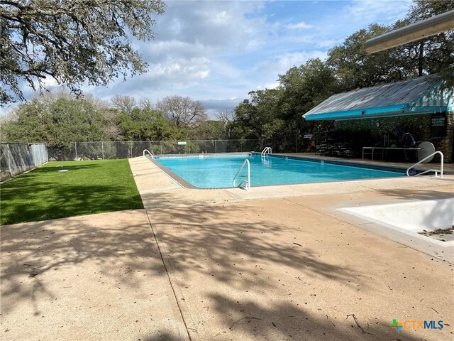 1637 Bob White Dr, Spring Branch, TX 78070 - community pool with a patio area