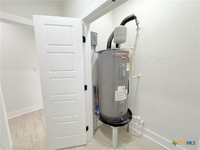 1637 Bob White Dr, Spring Branch, TX 78070 - utility room with electric water heater