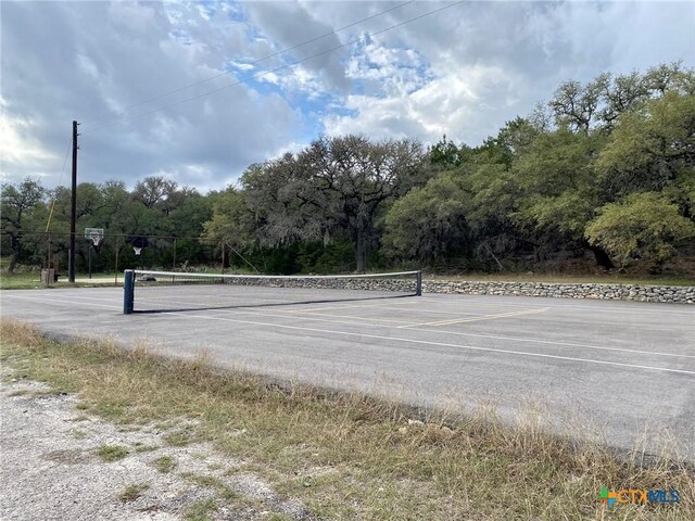 1637 Bob White Dr, Spring Branch, TX 78070 - view of home's community featuring a tennis court