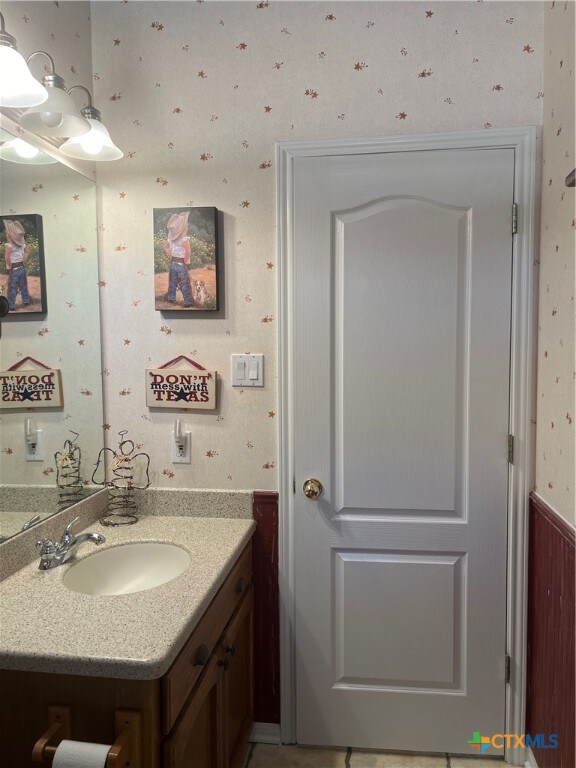 bathroom with vanity