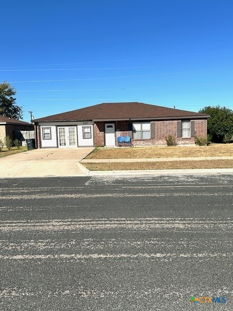 view of front of property