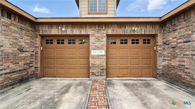 557/561 Creekside Cir, New Braunfels, TX 78130 - view of garage