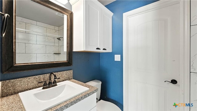 543 Scenic Terrace Dr, Canyon Lake, TX 78133 - full bathroom with vanity and a shower