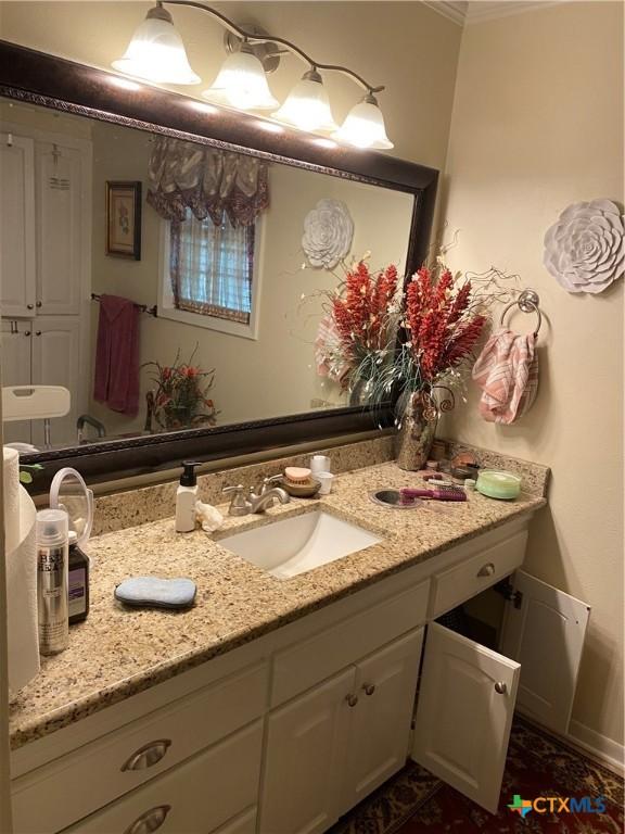 913 S Welhausen Ave, Shiner, TX 77984