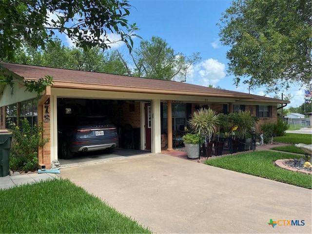 913 S Welhausen Ave, Shiner, TX 77984