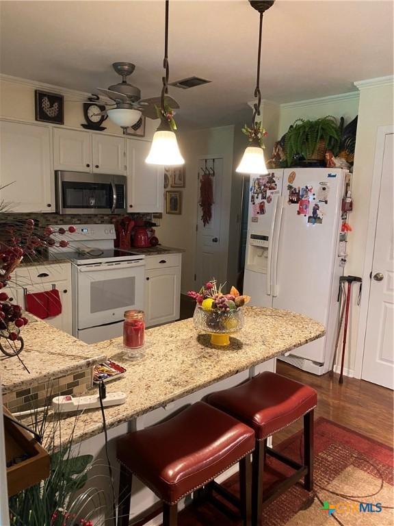 913 S Welhausen Ave, Shiner, TX 77984