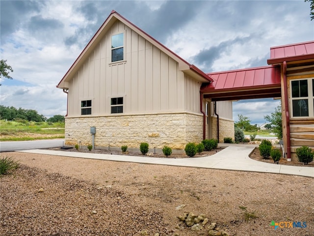 view of property exterior