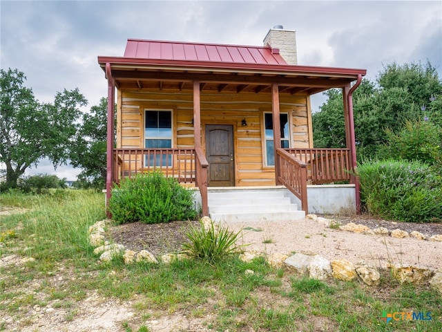 view of front of property featuring covered porch