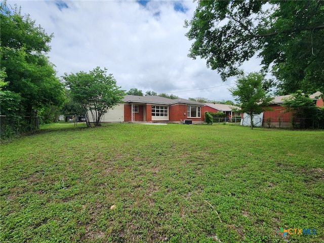 201 W Young Ave, Temple, TX 76501 - view of yard