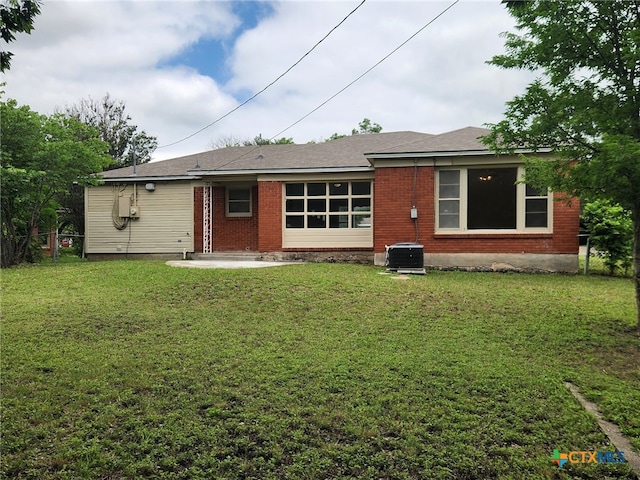 201 W Young Ave, Temple, TX 76501 - back of property featuring a yard and brick siding