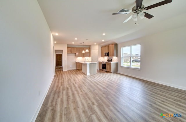 980 Gray Cloud Dr, New Braunfels, TX 78130 - unfurnished living room featuring a sink, light wood-style floors, baseboards, recessed lighting, and a ceiling fan