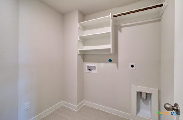 980 Gray Cloud Dr, New Braunfels, TX 78130 - washroom featuring hookup for an electric dryer, washer hookup, baseboards, and hookup for a gas dryer