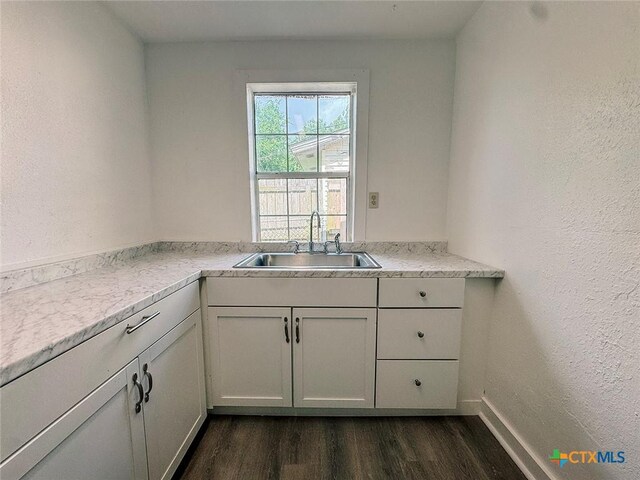 3007 Meadowlane St, Victoria, TX 77901 - kitchen featuring a sink, dark wood finished floors, and light countertops