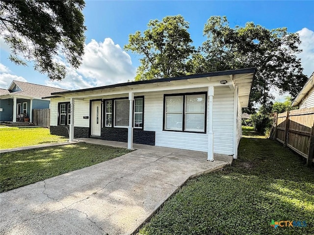 3007 Meadowlane St, Victoria, TX 77901 - single story home featuring covered porch