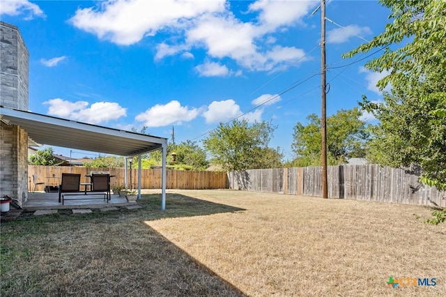 view of yard featuring a patio