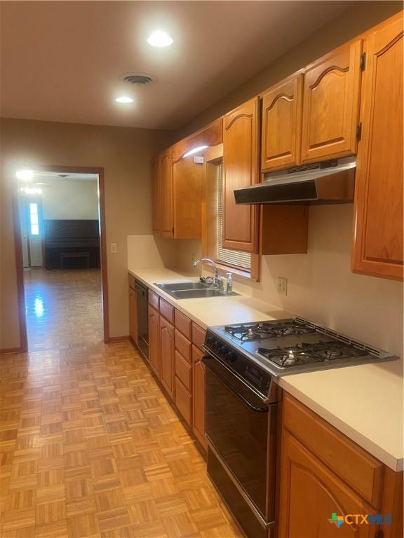 1402 Moss Ln, Cuero, TX 77954 - photo 5
