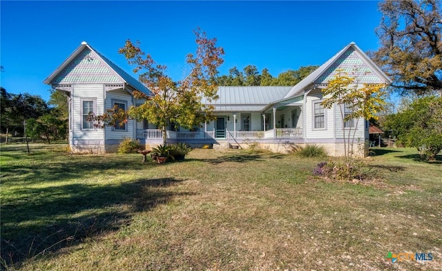 view of front facade with a front lawn and covered porch