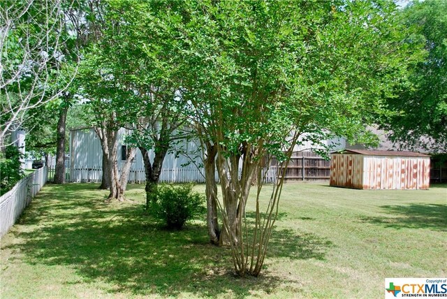 304 W Kerr St, Moulton, TX 77975 - photo 9