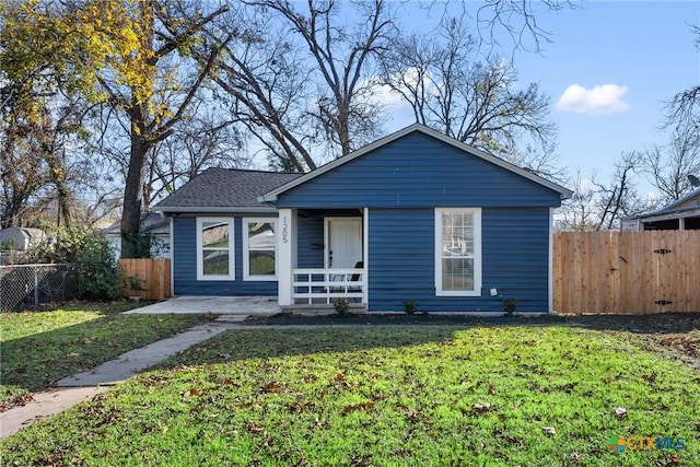 view of front of home with a front lawn