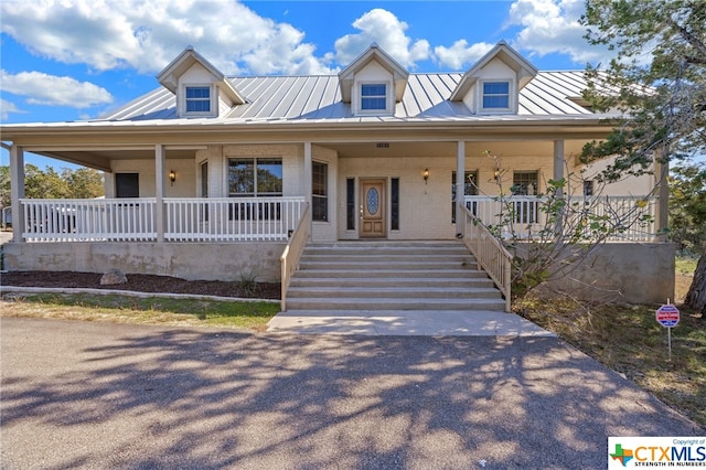 view of front facade with covered porch