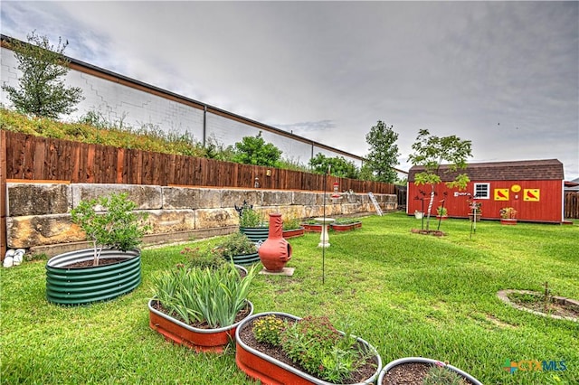 view of yard with a storage unit