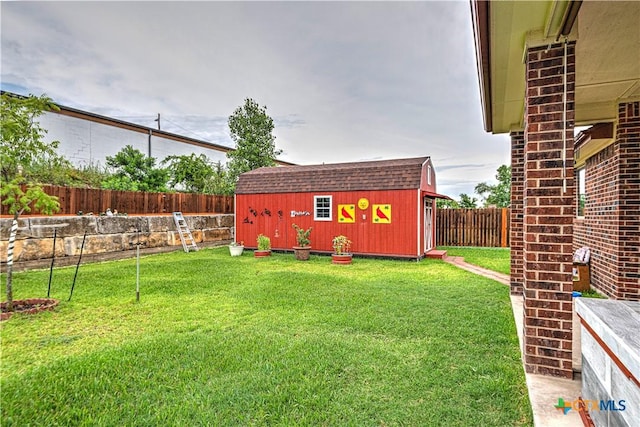 view of yard with a shed