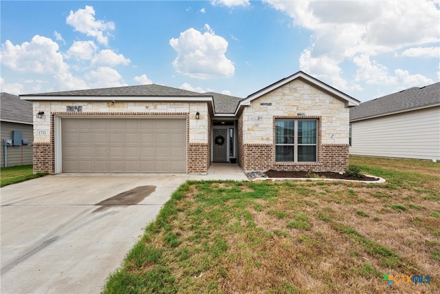 view of front facade with a garage and a front yard