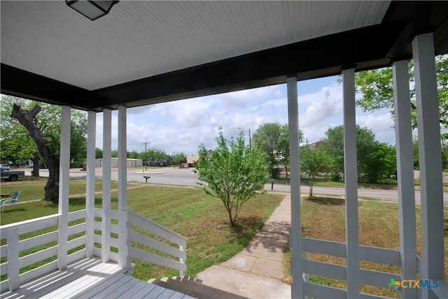 215 E Gonzales St, Yoakum, TX 77995 - exterior space with a porch