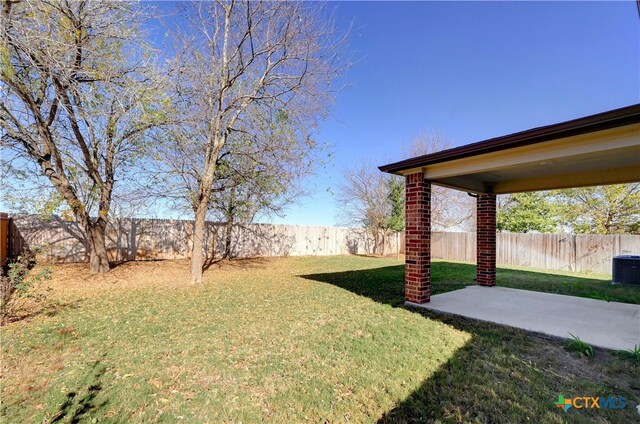 view of yard with a patio