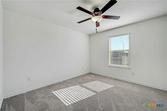 unfurnished room with carpet flooring and ceiling fan