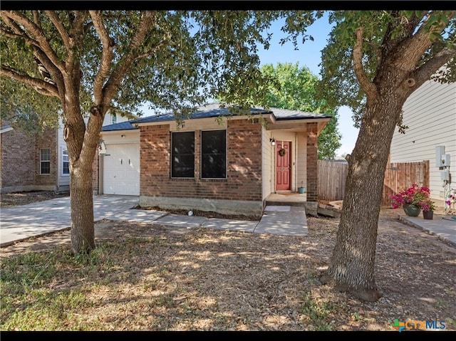 640 Cherokee Blvd, New Braunfels TX, 78132, 2 bedrooms, 2 baths house for sale