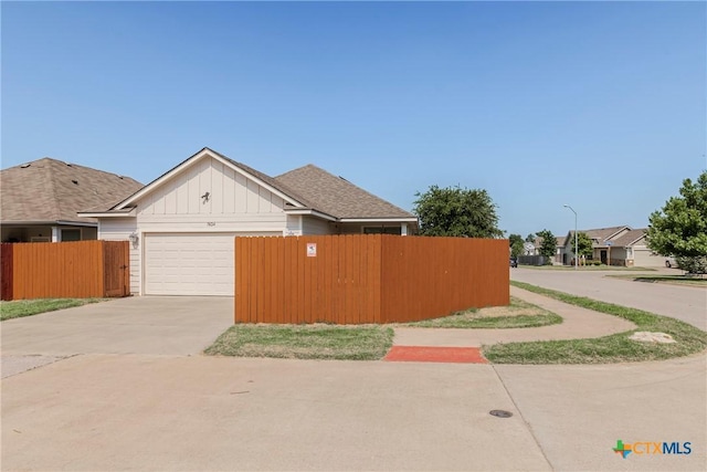 7624 Copper Creek Trl, Temple, TX 76502 - view of front of home with board and batten siding, driveway, and a garage
