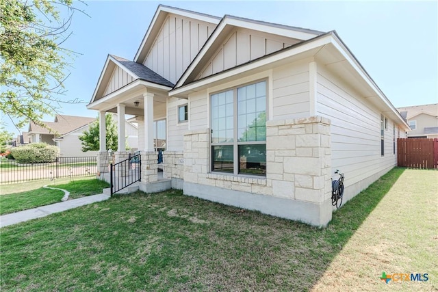 7624 Copper Creek Trl, Temple, TX 76502 - view of front of home featuring board and batten siding