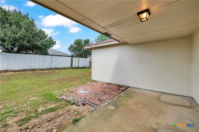 view of yard with a patio