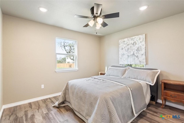 bedroom with recessed lighting, baseboards, wood finished floors, and ceiling fan