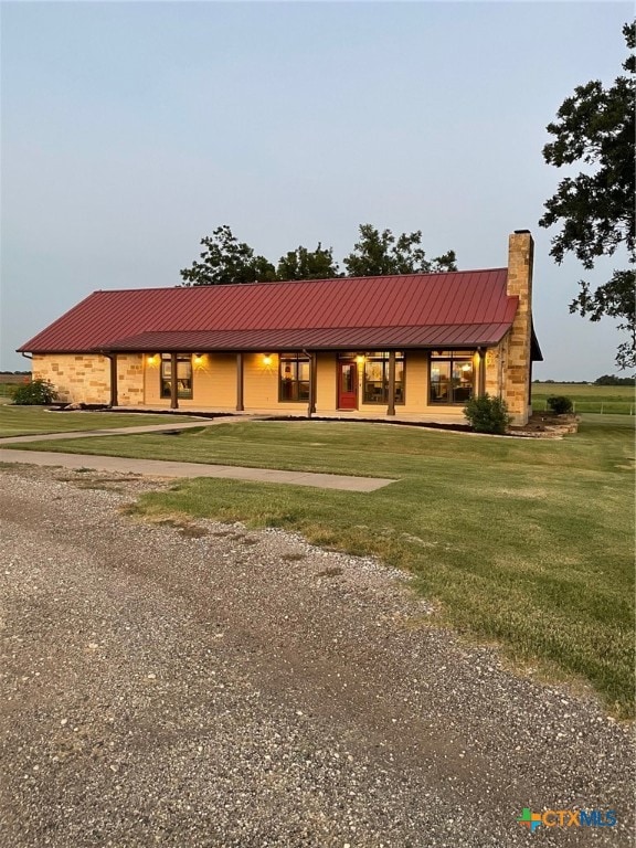 view of front of property with a front yard