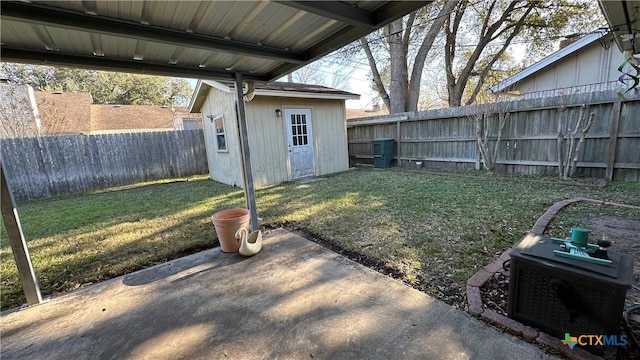 view of yard featuring a fenced backyard, an outdoor structure, and a patio