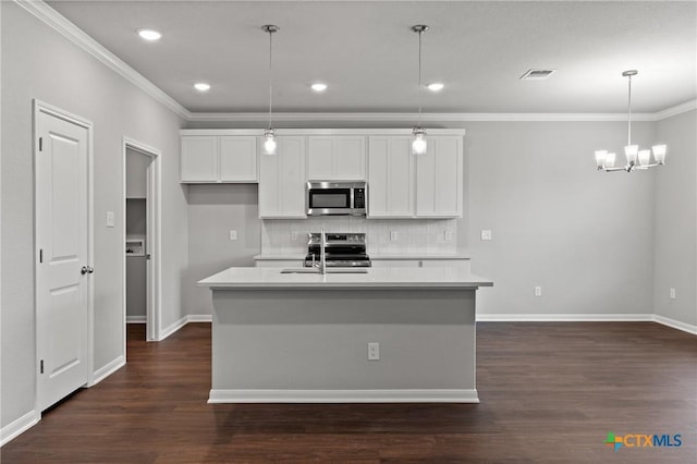 618 Seven Springs Dr, Temple, TX 76502 - kitchen with white cabinets, dark wood-style flooring, light countertops, a sink, and stainless steel appliances