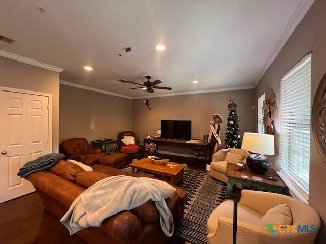 2800 S 3- A St, Waco, TX 76706 - living area featuring ceiling fan, recessed lighting, and ornamental molding