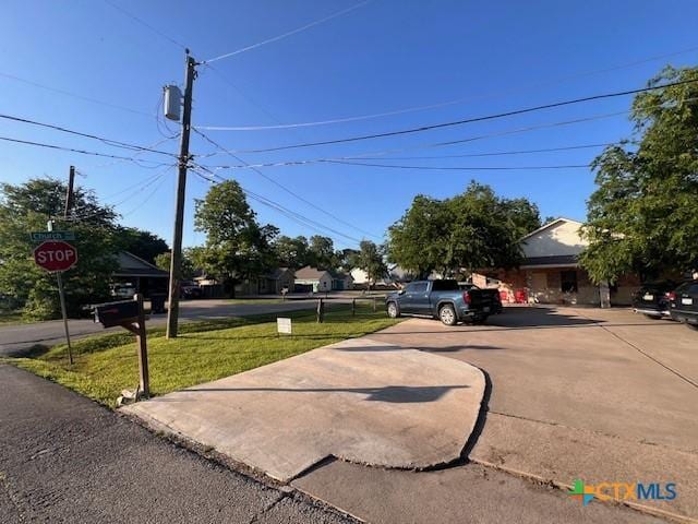 2800 S 3- A St, Waco, TX 76706 - view of street with traffic signs