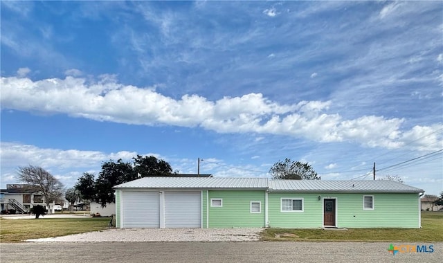 exterior space featuring a front yard