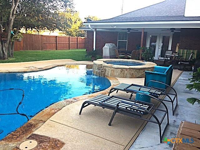 view of pool featuring a patio, an in ground hot tub, area for grilling, and ceiling fan