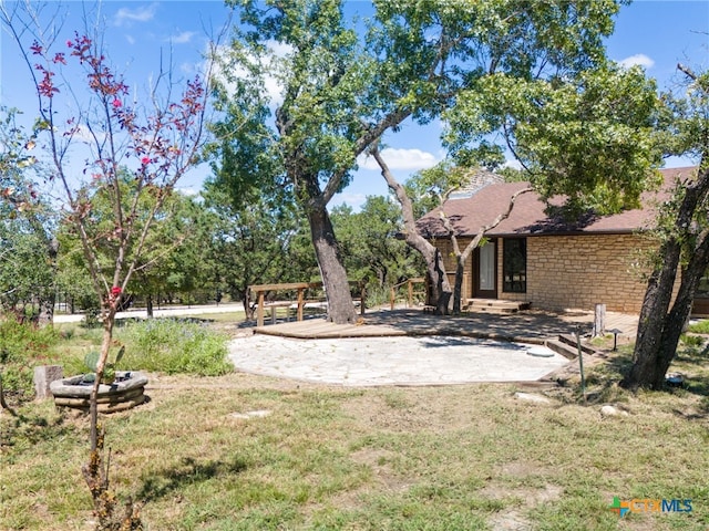 view of yard with a patio area