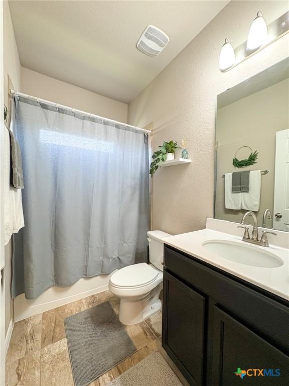 2321 Vicksburg Ln, Temple, TX 76504 - full bath with vanity and shower / tub combo with curtain
