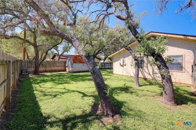 view of yard with a storage shed